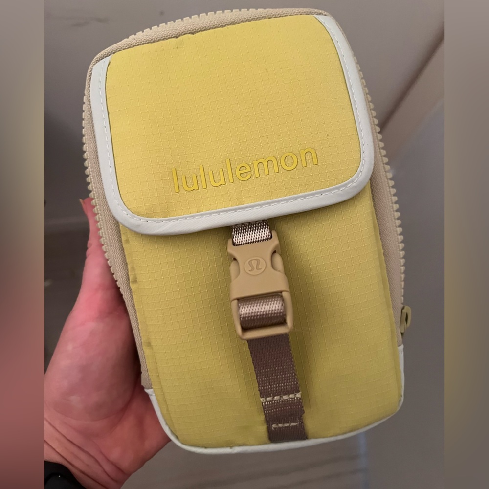 Lululemon yellow phone case wallet body bag